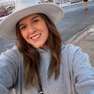 Meet your Posher, Gina